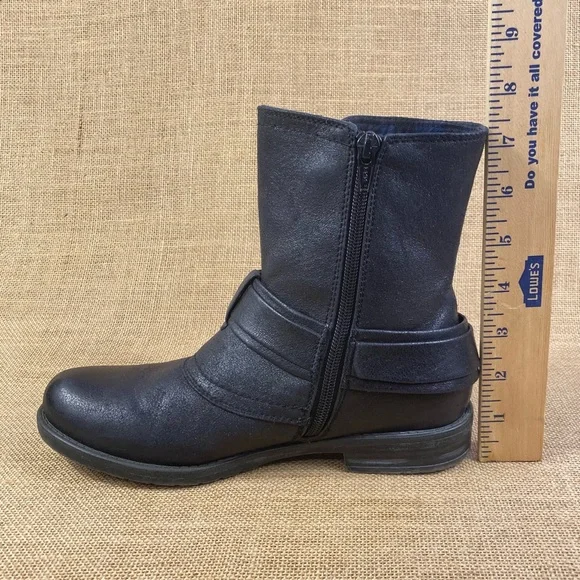 Bear Trap Boots Black  Buckle Side Zip
Women's Size 7 - Picture 5 of 12